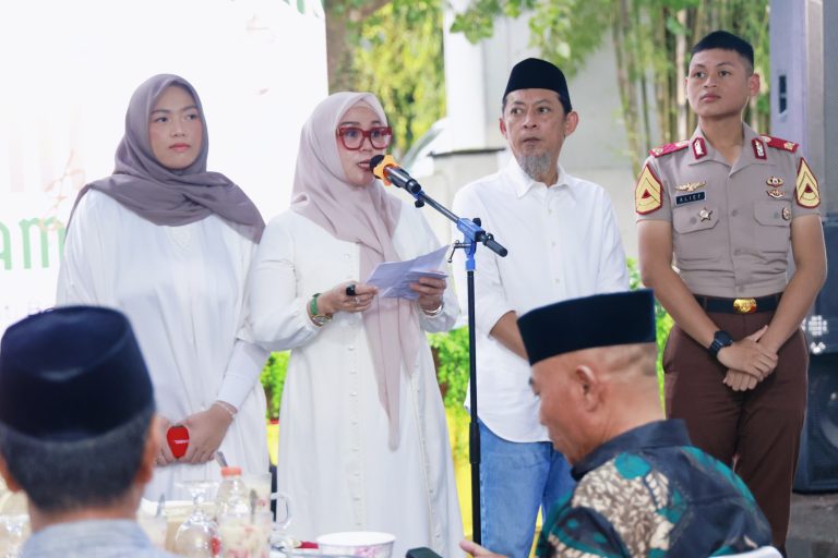 Buka Puasa Bersama Dengan Keluarga Bupati Barru A Ina di Rujab Bupati
