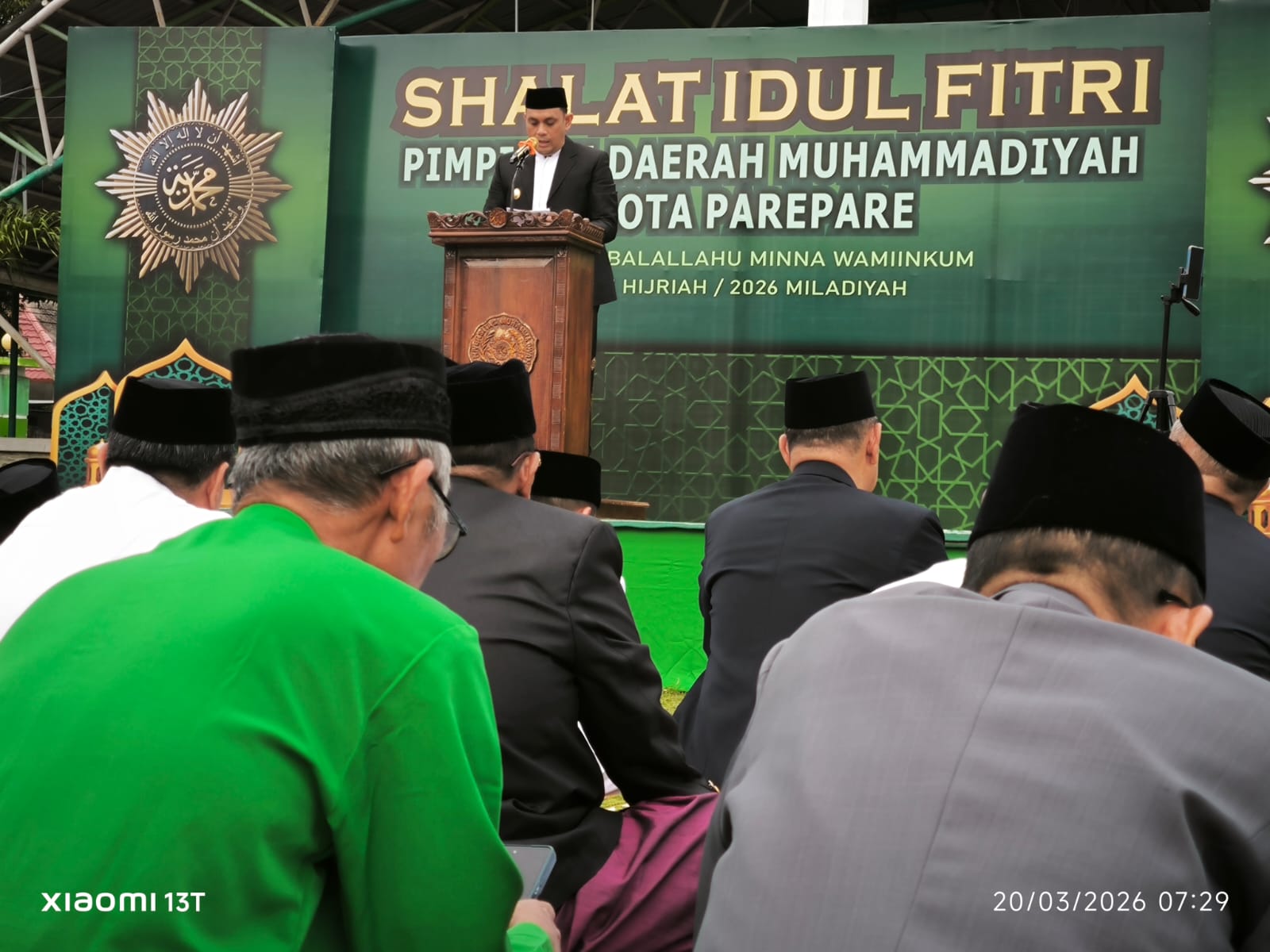 Wakil Walikota Parepare Hermanto melaksanakan shalat idul Fitri di lapangan Andi Makkasau Parepare bersama warga Muhammadiyah