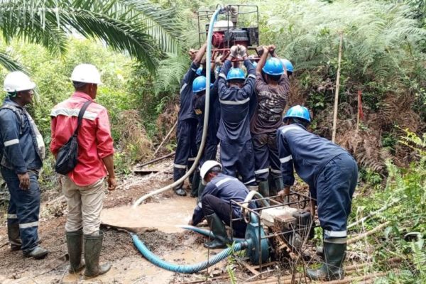 para kru operasi PT Elnusa Tbk (Elnusa), bagian dari Subholding Upstream Pertamina, tetap menjalankan tugas menjaga keberlanjutan energi nasional