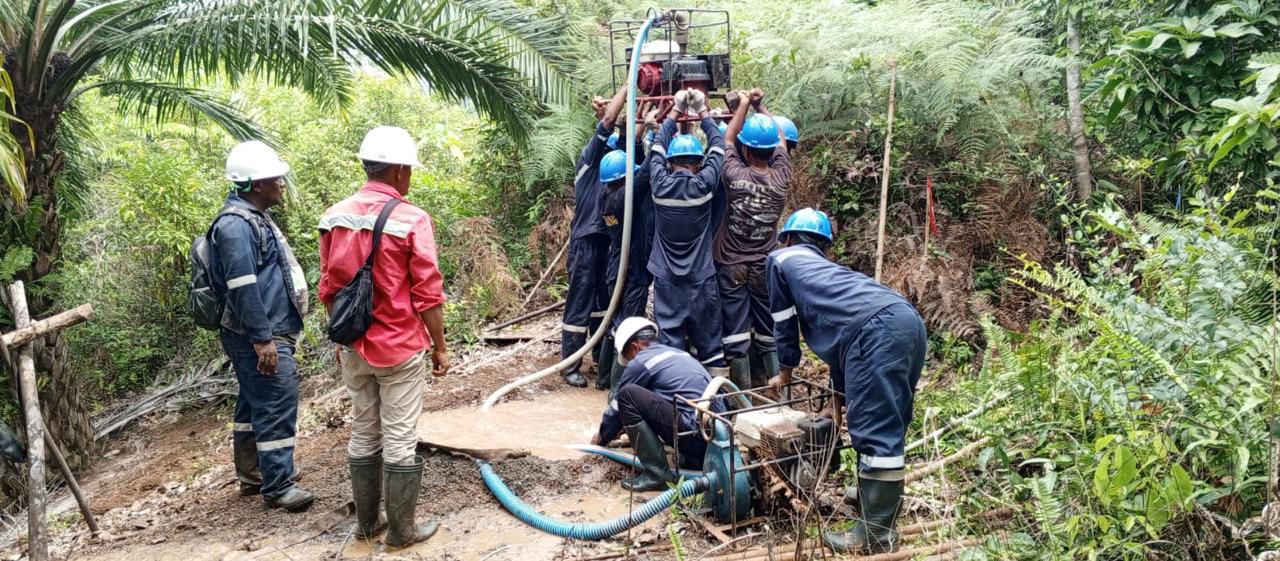 para kru operasi PT Elnusa Tbk (Elnusa), bagian dari Subholding Upstream Pertamina, tetap menjalankan tugas menjaga keberlanjutan energi nasional