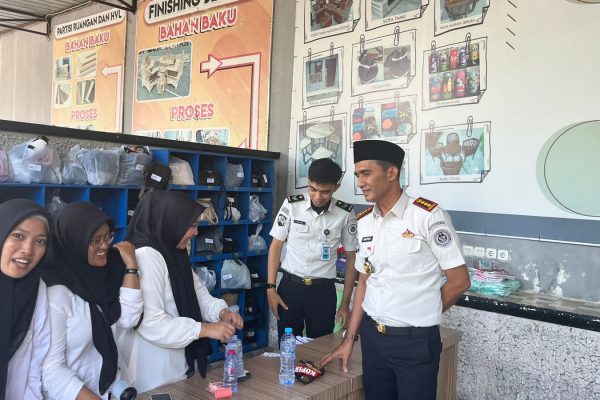Dalam rangka menyambut Hari Raya Idul Fitri 1447 H, Lembaga Pemasyarakatan Kelas IIA Parepare memberikan layanan kunjungan khusus bagi keluarga Warga Binaan Pemasyarakatan