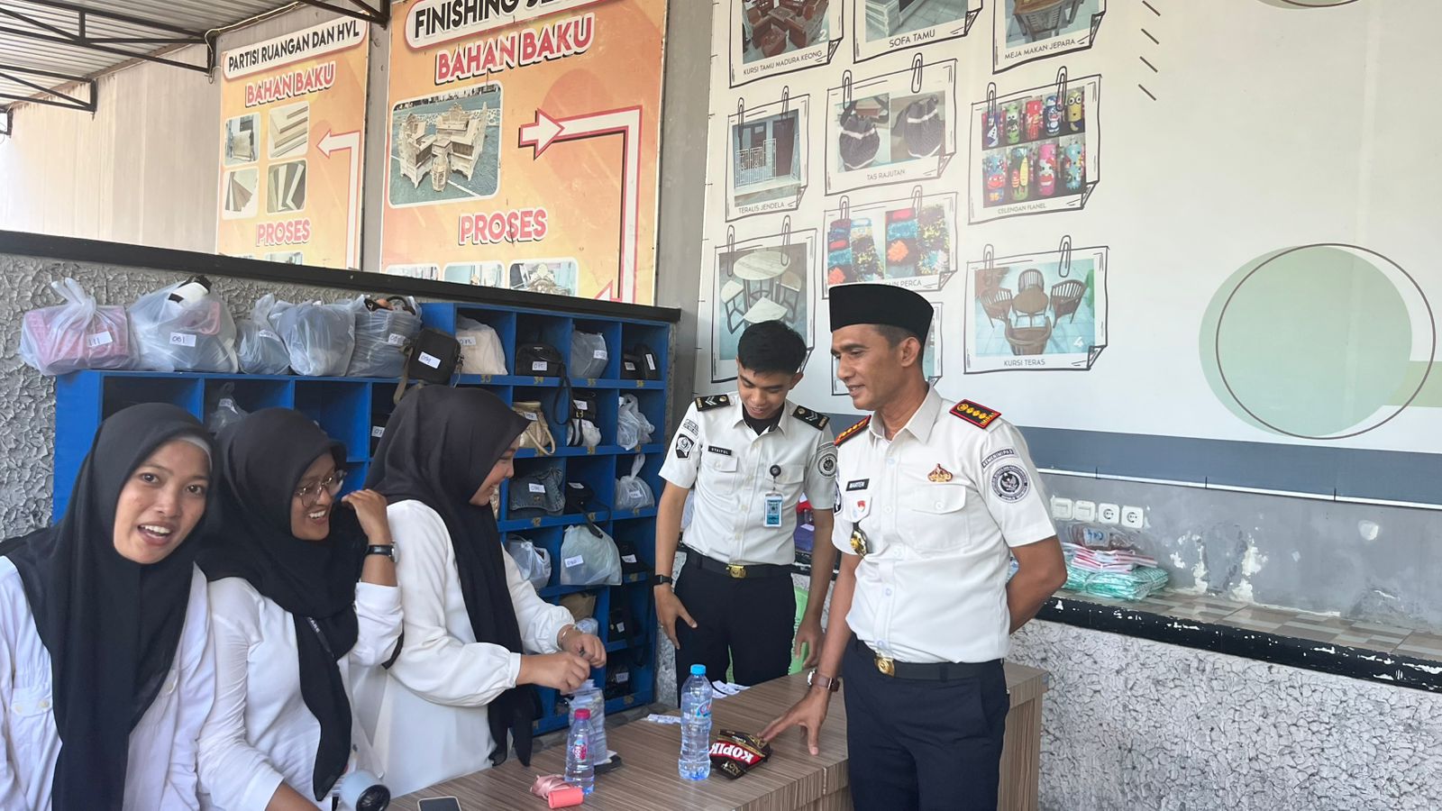 Dalam rangka menyambut Hari Raya Idul Fitri 1447 H, Lembaga Pemasyarakatan Kelas IIA Parepare memberikan layanan kunjungan khusus bagi keluarga Warga Binaan Pemasyarakatan