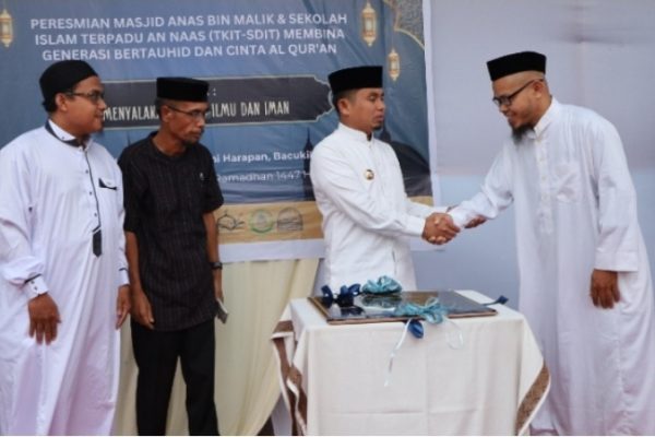 Wali Kota Parepare Tasming Hamid menghadiri peresmian Masjid Anas Bin Malik dan Sekolah Islam Terpadu (SIT) An Naas di Jalan Jati Putih