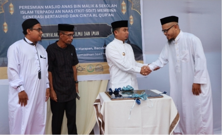 Wali Kota Parepare Tasming Hamid menghadiri peresmian Masjid Anas Bin Malik dan Sekolah Islam Terpadu (SIT) An Naas di Jalan Jati Putih