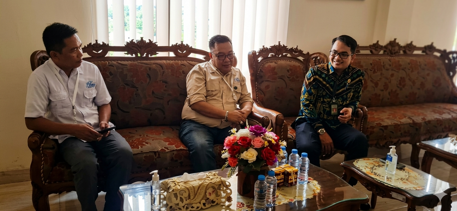 Ketua SMSI Parepare Abdul Razak Arsyad melakukan audiensi dengan Ketua Pangadilan Negeri Parepare Andi Musyafir dalam rangka sinergtas informasi