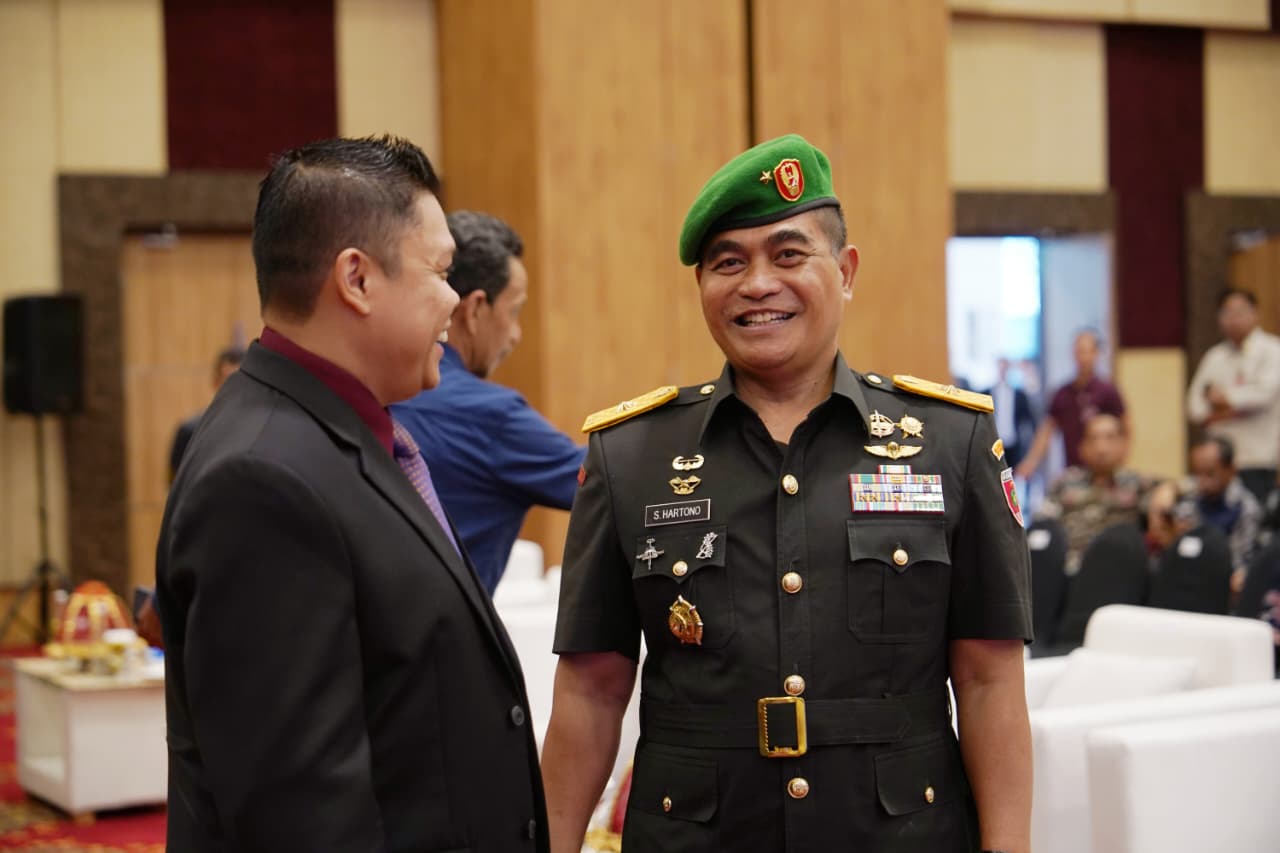 Dukung Kemajuan SDM Bangsa, Kasdam XIV/Hasanuddin Hadiri Promosi Doktor Ilmu Politik