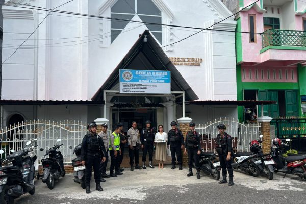 Batalyon B Pelopor Satuan Brimob Polda Sulsel melaksanakan patroli pengamanan pada perayaan Hari Raya Paskah di wilayah Parepare