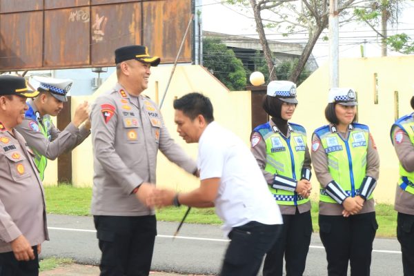 Kapolres Pinrang AKBP Edy Sabhara Mangga Barani,S.I.K pimpin apel jam pimpinan