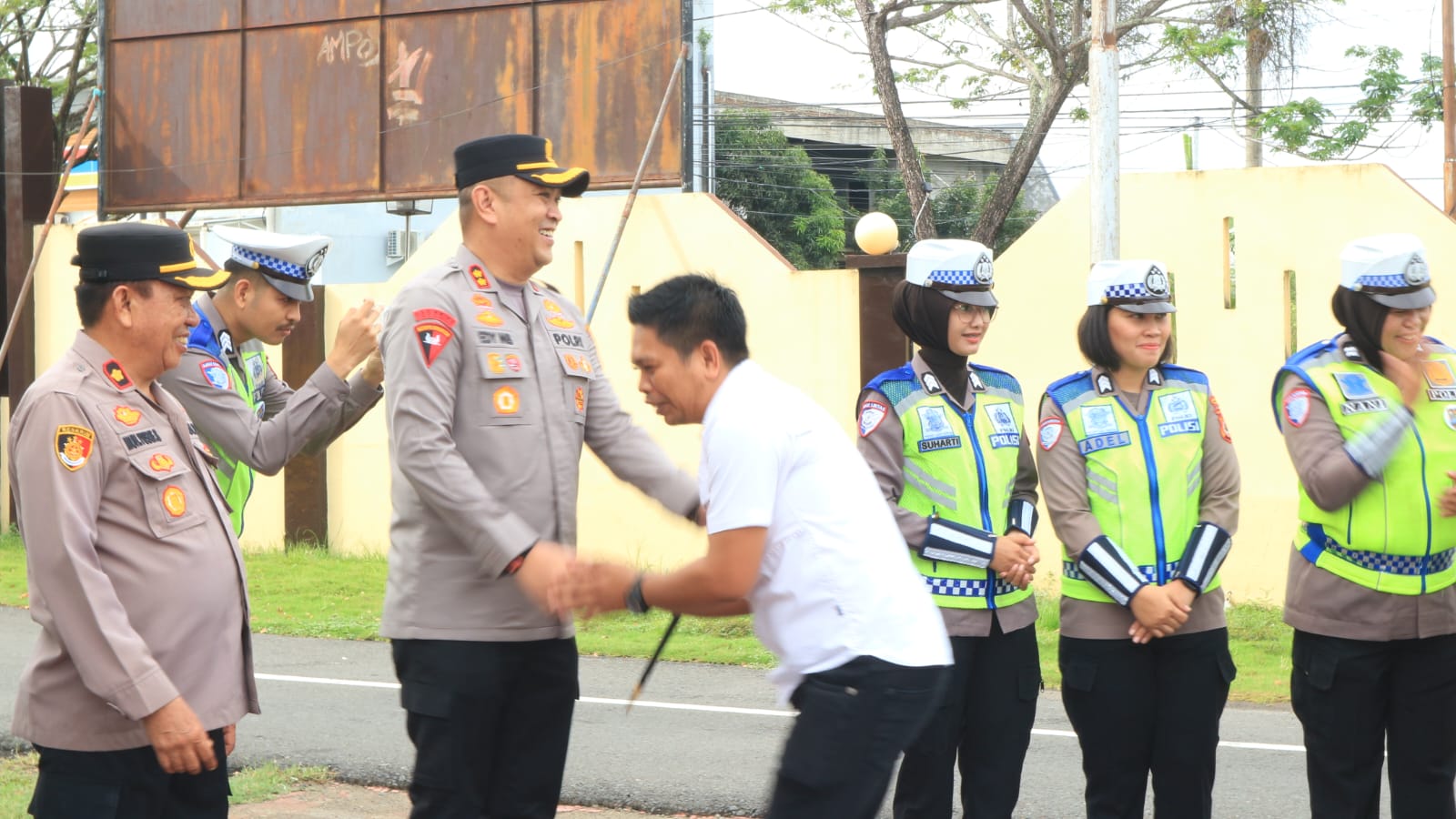 Kapolres Pinrang AKBP Edy Sabhara Mangga Barani,S.I.K pimpin apel jam pimpinan