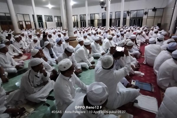 Ratusan jemaah Majelis Syuhada memadati masjid Ar Radyah Kompleks Pesantren DDI Ujung Lare