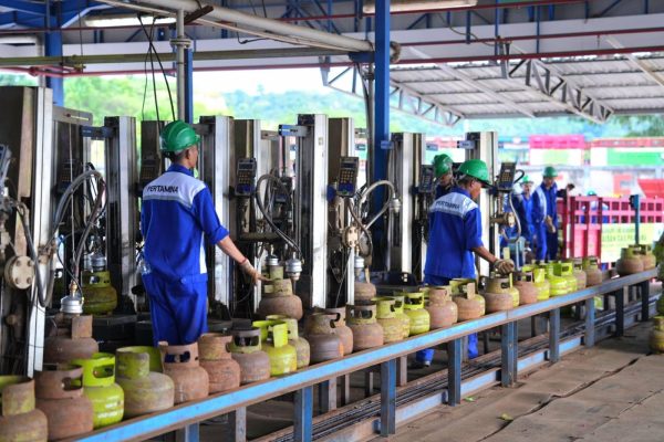 Pertamina Patra Niaga Regional Sulawesi Pastikan Keandalan Sarfas dan Stok LPG Melalui Kunjungan Manajemen di Kendari