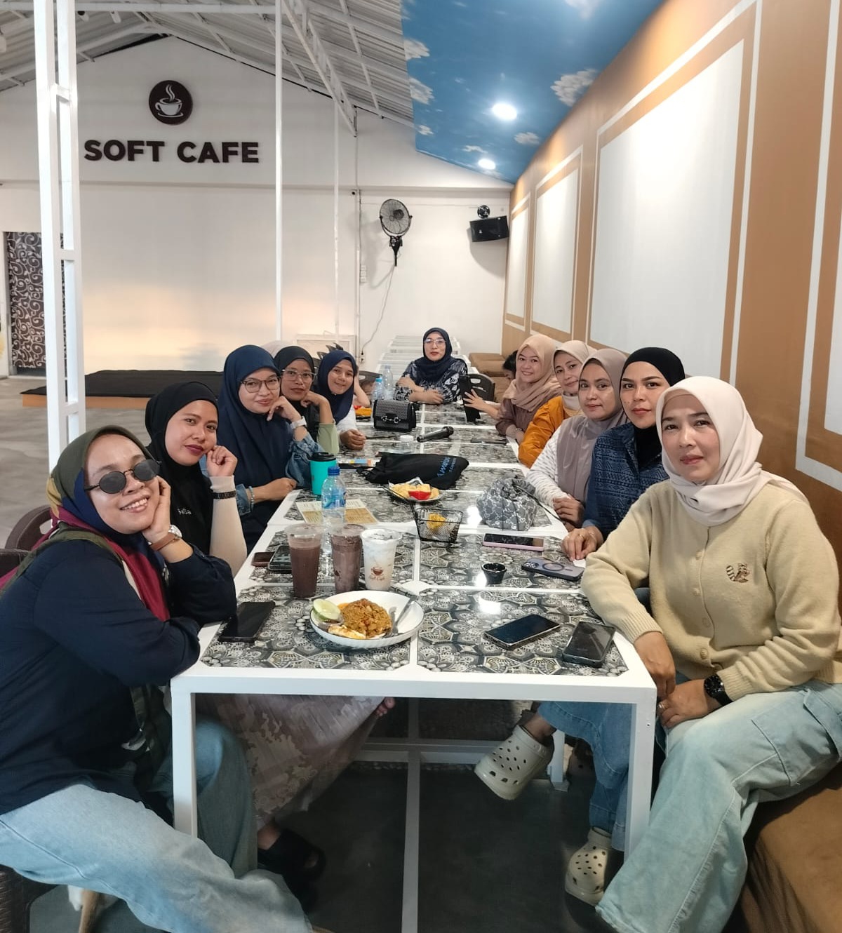 Suasana launching percobaan Soft Kafe di Anjungan Pantai Cempae Kota Parepare
