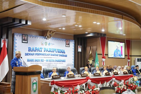 Gubernur Sulawesi Selatan, Andi Sudirman Sulaiman pada rapat paripurna DPRD Parepare dalam rangka peringatan Hari Jadi ke-66 Kota Parepare