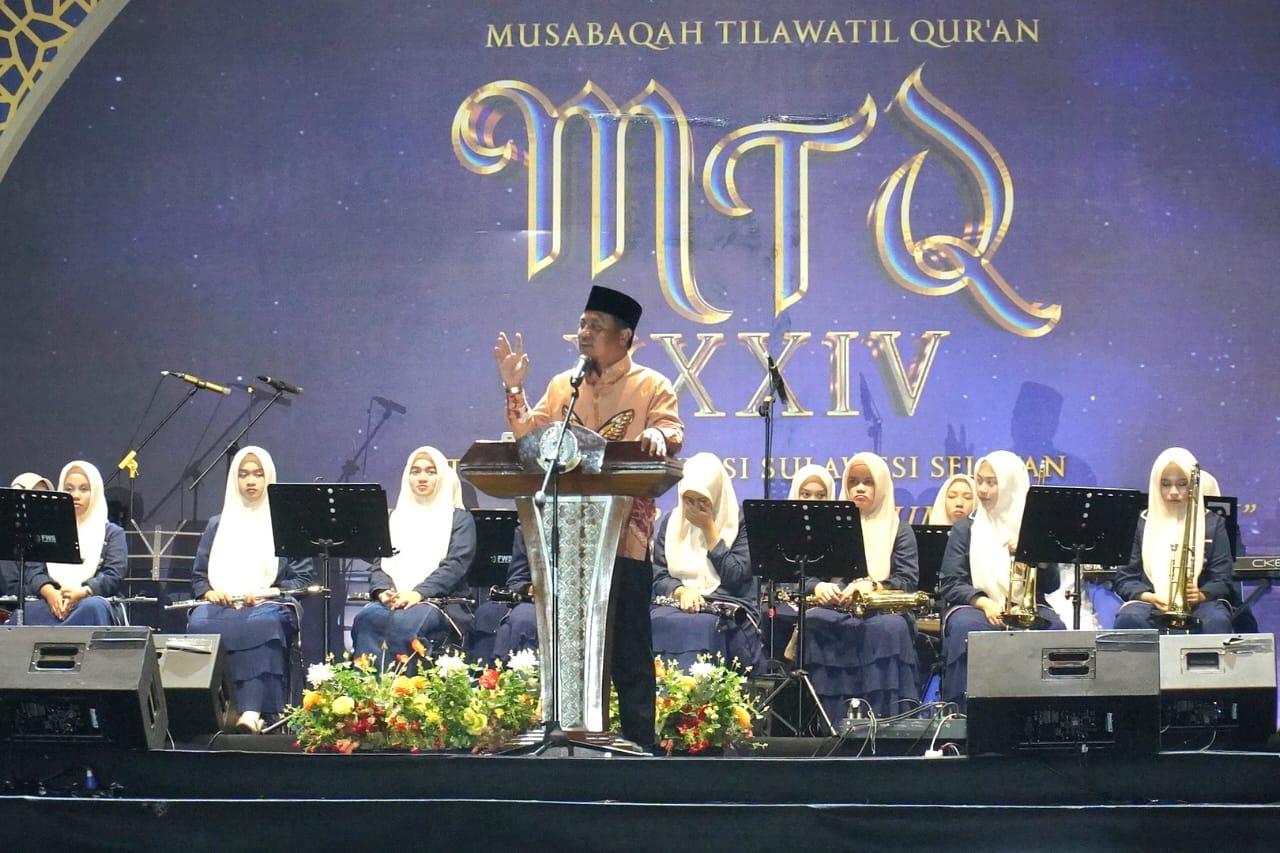 Gubernur Sulawesi Selatan, Andi Sudirman Sulaiman membuka secara resmi lomba MTQ tingkat provinsi di Lapangan Pallantikang, Kabupaten Maros