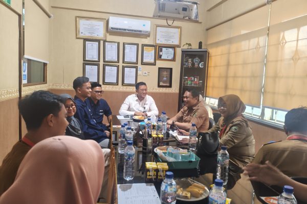 Kepala Dinas Perikanan Barru Muhammad Usluhuddin mengunjungi perusahaan industri PT Phillips Sea Food Indonesia perikanan di Kelurahan Bojo Baru