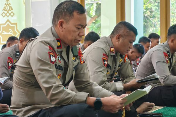 Komandan Batalyon B Pelopor Satuan Brimob Polda Sulsel, Kompol Dr. Ramli, S.Sos., S.M., M.Si., M.M menegaskan pentingnya kegiatan pembinaan rohani dan mental (Binrohtal) bagi seluruh personel dalam menunjang pelaksanaan tugas di lapangan