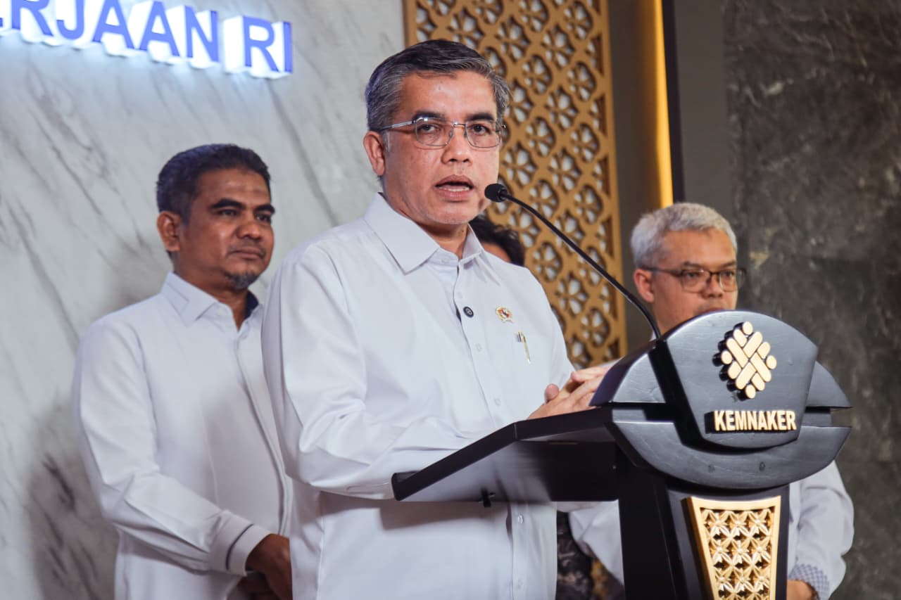 Menteri Ketenagakerjaan, Yassierli, mengimbau perusahaan swasta, Badan Usaha Milik Negara (BUMN), dan Badan Usaha Milik Daerah (BUMD) menerapkan Work From Home (WFH) satu hari dalam seminggu