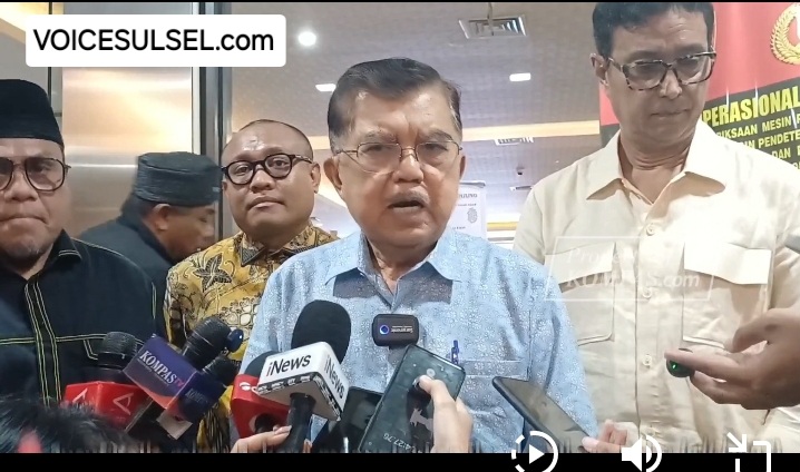 Wakil Presiden ke 10 & 12 Jusuf Kalla memberikan keterangan pers dihadapan awak media