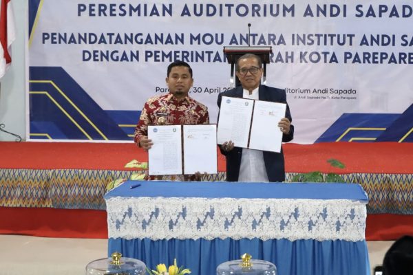 Wali Kota Parepare Tasming Hamid menghadiri dan mengapresiasi peresmian gedung auditorium Institut ilmu sosial dan bisnis Andi Sapada