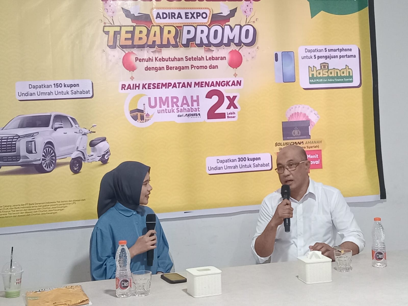 Head of Branch SSD Cabang Parepare Adira Finance, Ardal memberikan keterangan pers